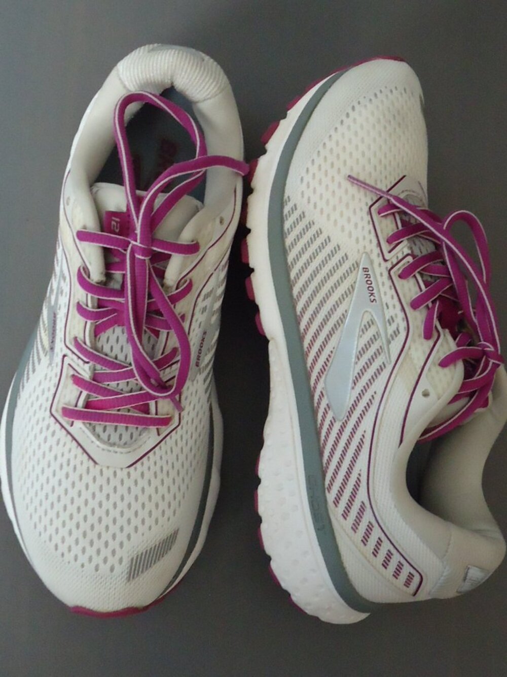 SIZE 10. Brooks Ghost 12 running sneakers shoes.